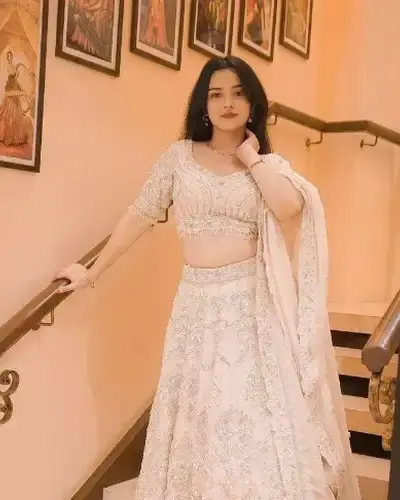 Escort Khoyrasol
